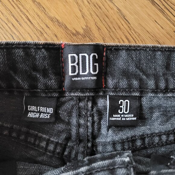 BDG Urban Outfitters Girlfriend High-Rise Denim Jeans Shorts. Size 30 - Picture 5 of 6